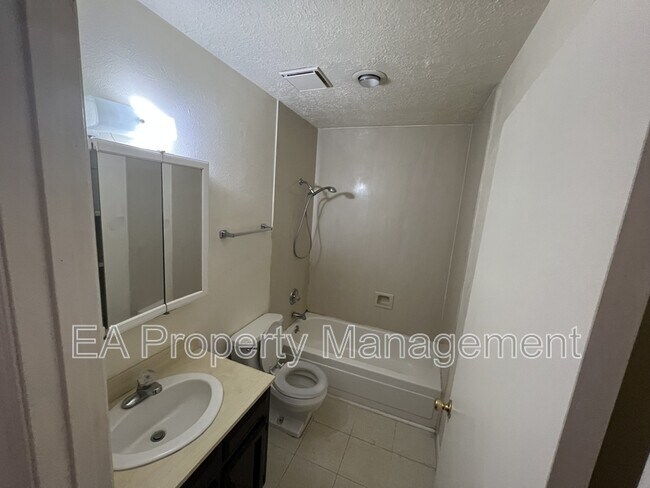 Foto del edificio - 12200 Candelaria Rd NE