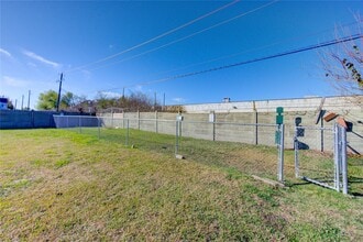 Building Photo - 12500 Sandpiper Dr