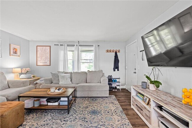 Foto del edificio - 70 Carroll Ave