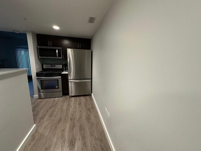 Foto del edificio - 1323 W Morse Ave