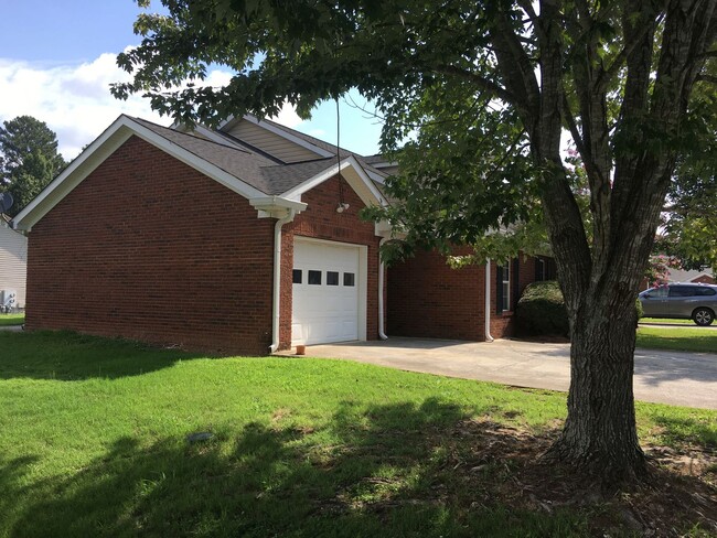 Building Photo - 46/48 Widgeon Way