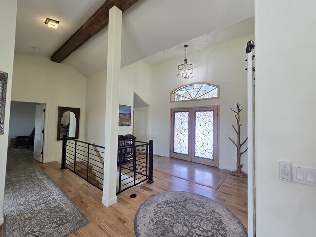 Foto del edificio - 4055 Sleeping Indian Ln