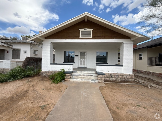 Building Photo - 1705 Arizona Ave
