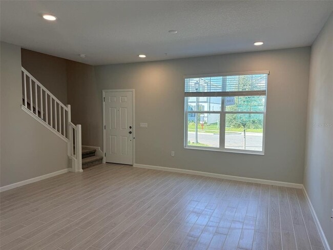 Building Photo - 611 Pothos St