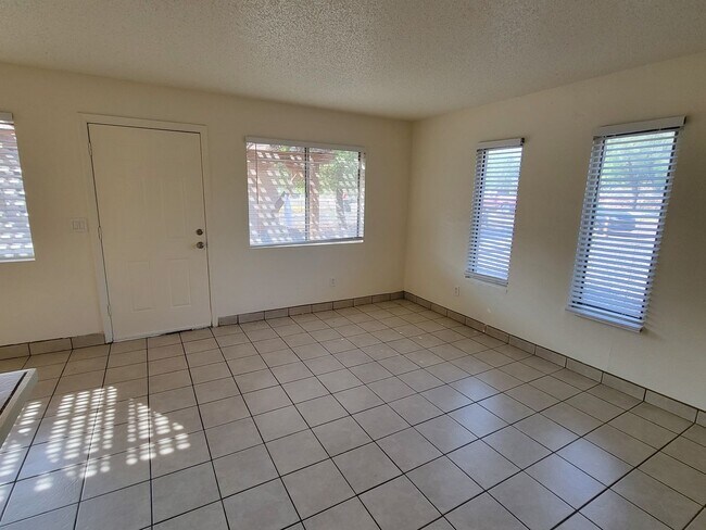 Building Photo - 323 E Purdue Ave