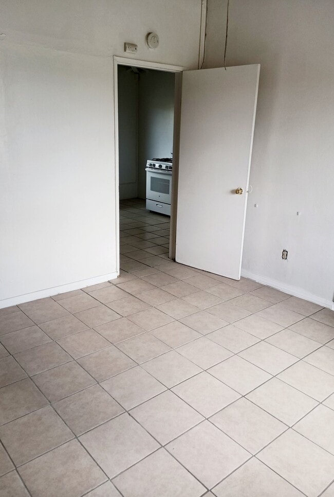 Building Photo - 7002 Linda Vista Rd