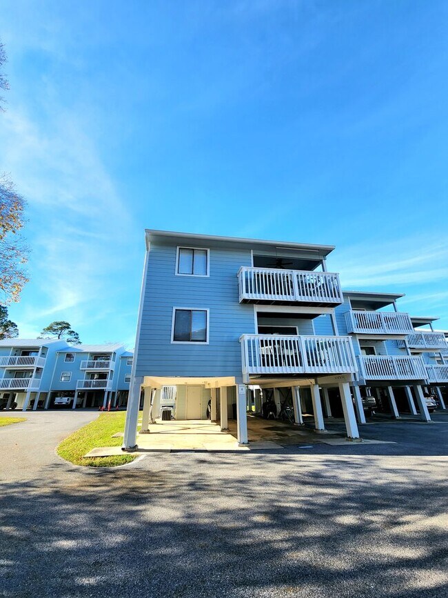 Building Photo - 2/2 Condo in Gated Community!