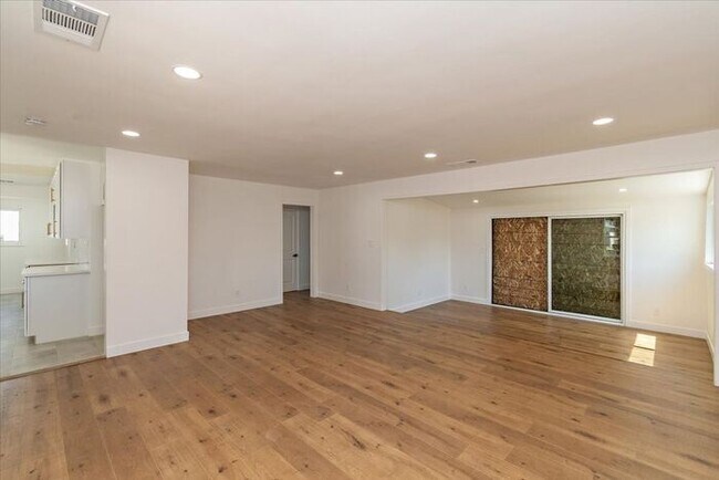 Foto del edificio - Newly upgraded 2 bed 2 bath home in Downey!