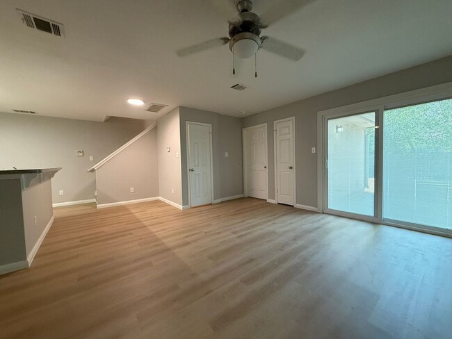 Foto del edificio - Ginder Properties2 (2906 Kestrel Dr)
