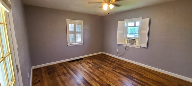 Living Room - 1037 E Prospect St