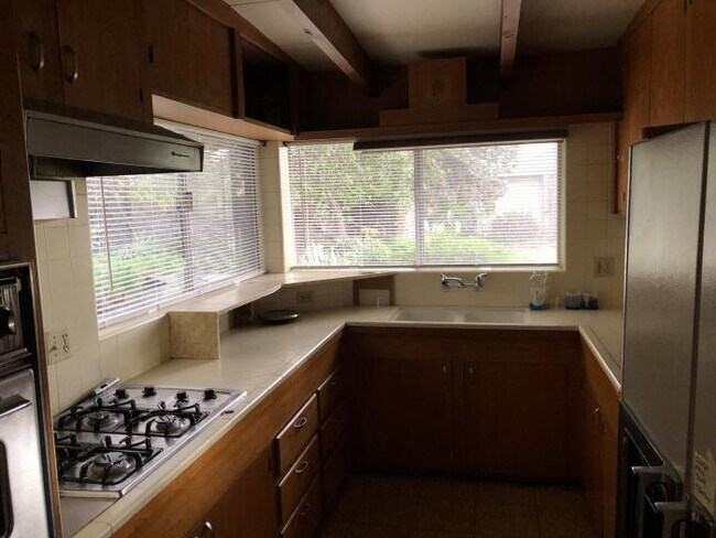 Foto del edificio - 2 bedroom in Costa Mesa CA 92627