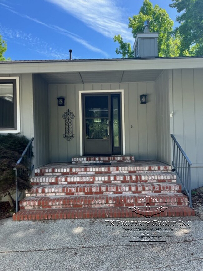 Foto del edificio - 13285 Sugarbush Ct