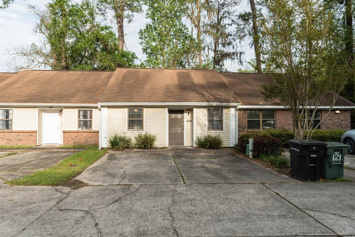 Primary Photo - 423 Cactus St
