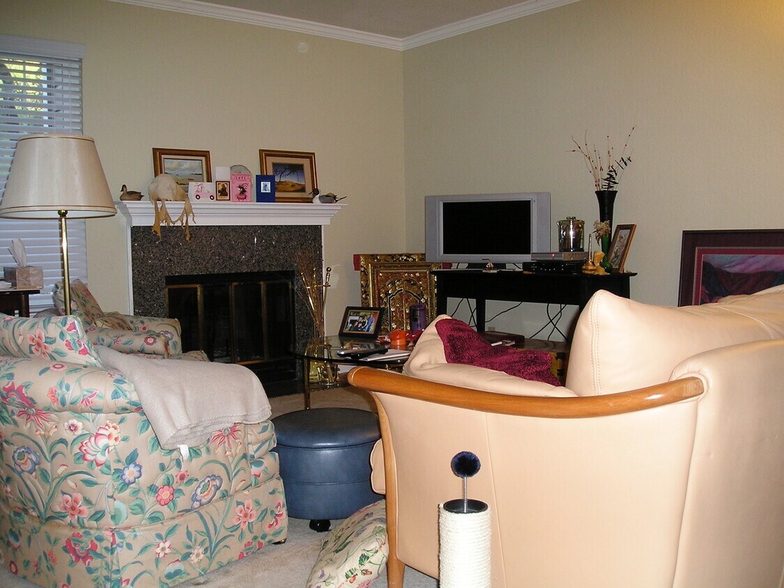 Building Photo - 605 Canyon Oaks Dr