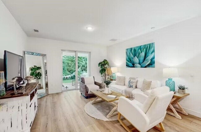 Foto del edificio - 708 Newhall Terrace