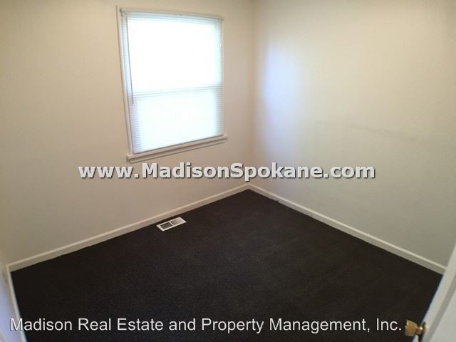 Building Photo - 2 br, 1.5 bath House - 4720 N. Bemis St.