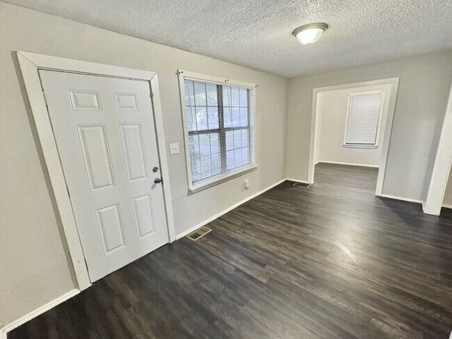 Building Photo - 655 Granada Rd