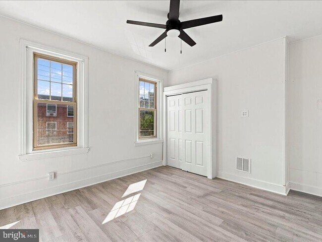 Building Photo - 2428 E Huntingdon St