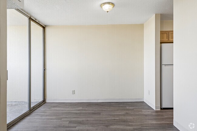 1 dormitorio, 1 baño - 650 pies cuadrados - Comedor - Courtview Towers