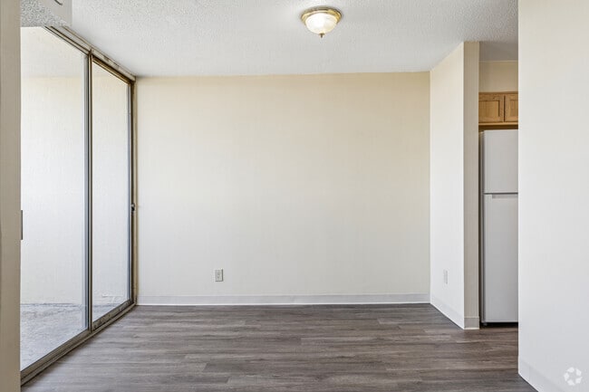 1BR, 1BA - 650SF - Dining Room - Courtview Towers