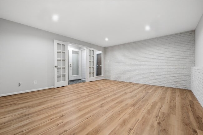 Building Photo - 3141 Bissonnet St