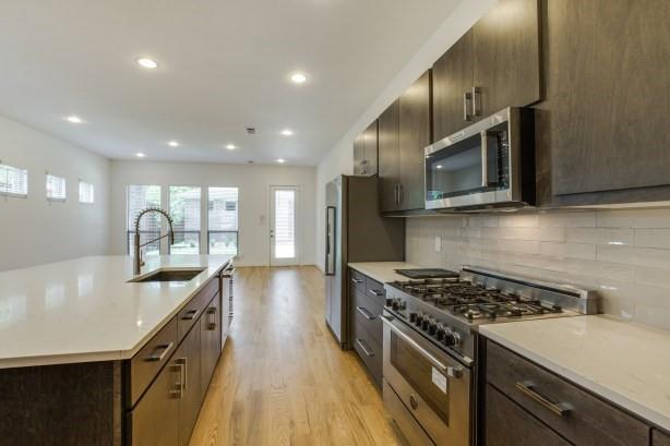Foto del edificio - 2417 Knight St