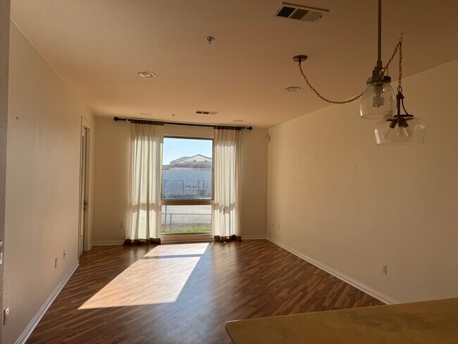 Building Photo - 3887 Pell Pl