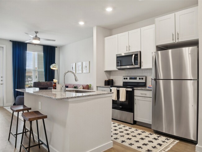 Foto del edificio - 23100 Clay Rd