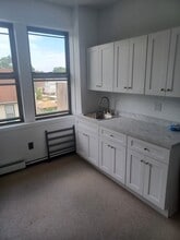 Building Photo - 961 Van Duzer St