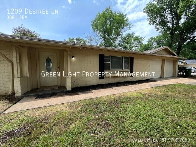 Foto del edificio - 1209 Desiree Ln