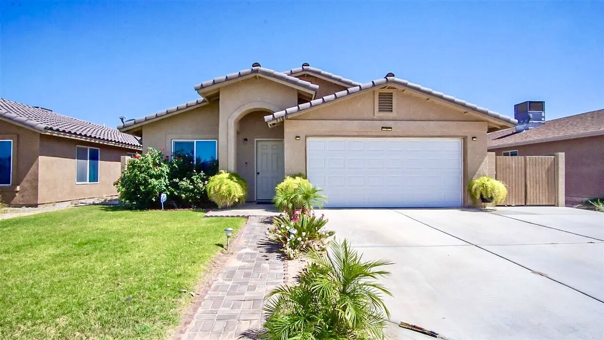 Primary Photo - Gorgeous Desert Oasis Home!