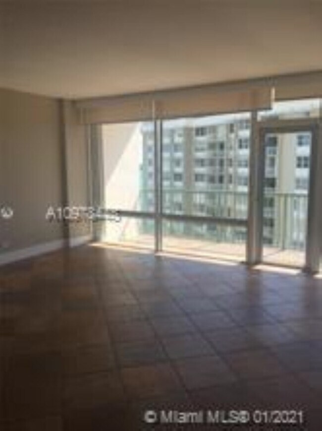 Building Photo - 1408 Brickell Bay Dr