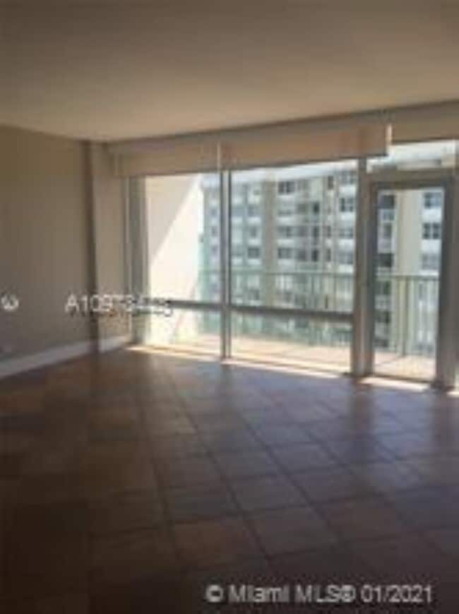 Foto del edificio - 1408 Brickell Bay Dr