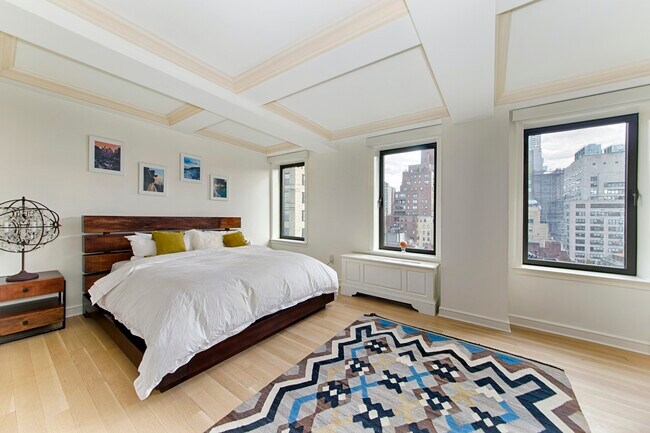 Building Photo - Mint Convertible 3 BR w/Stunning Views