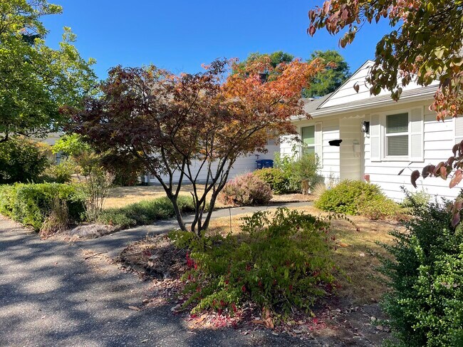 Building Photo - 354 Queen Anne Dr