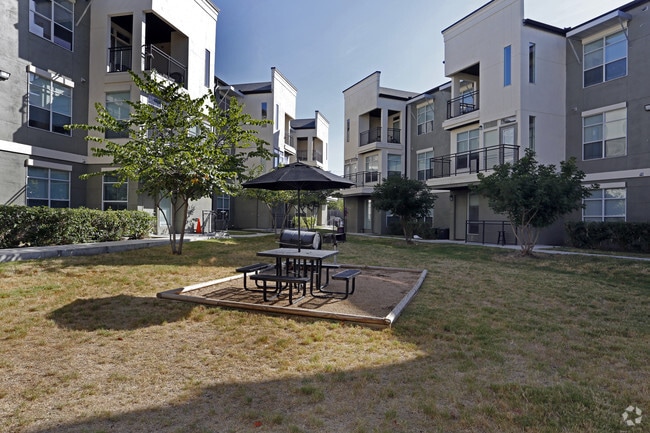 Picnic Area - Millennium on Post