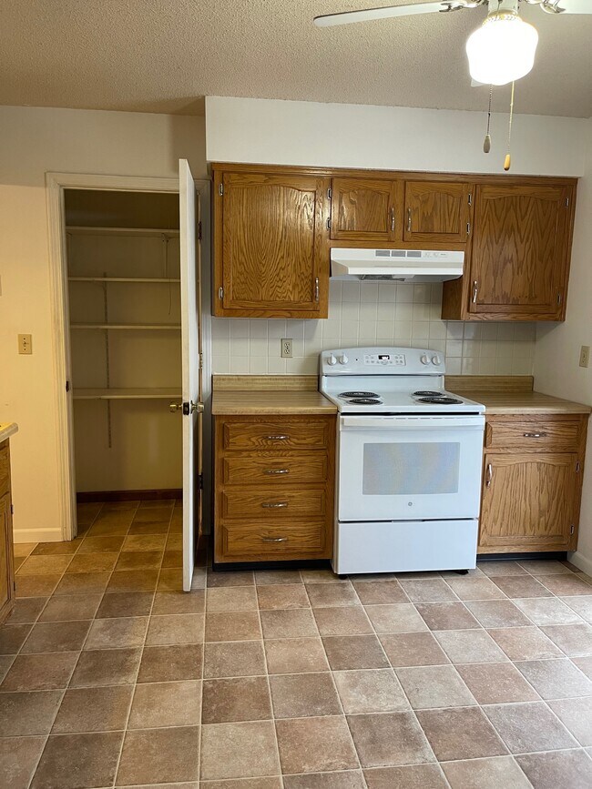 Foto del edificio - 210 W Green St