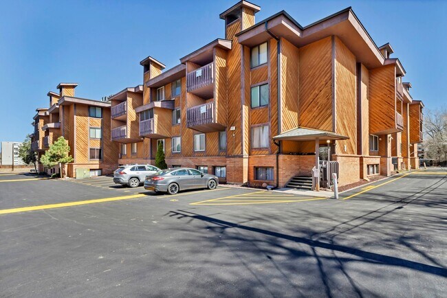 Foto del edificio - Skyway Condo, 2 Bed, 1.5 Bath, Secure Building