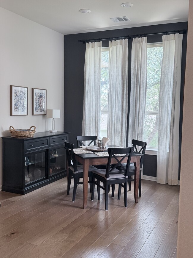 Foto del edificio - 7612 Alouette Dr