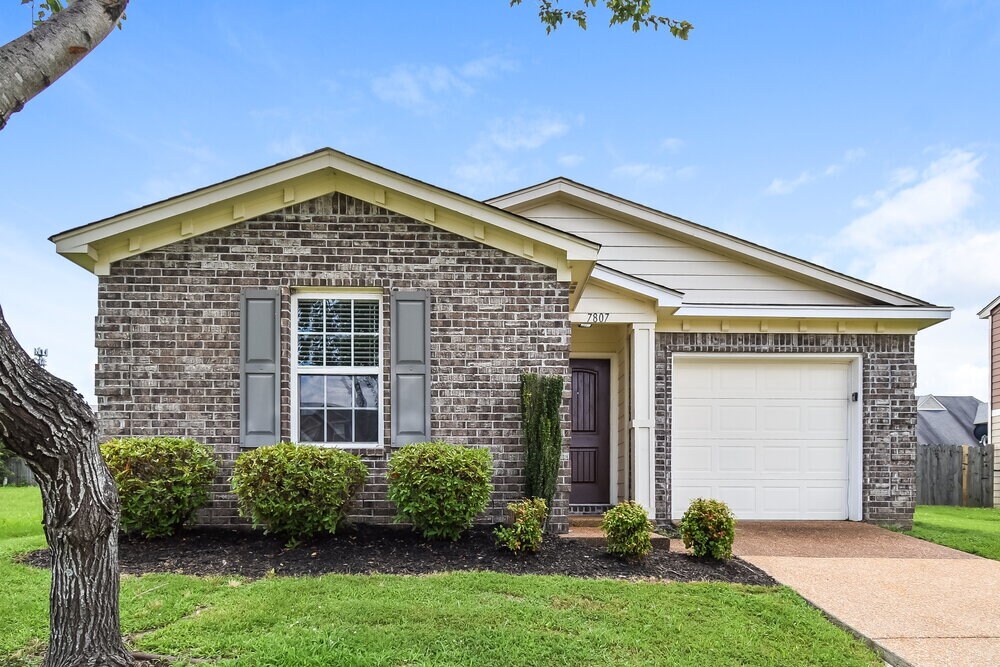 Foto principal - 7807 Birdwood Dr