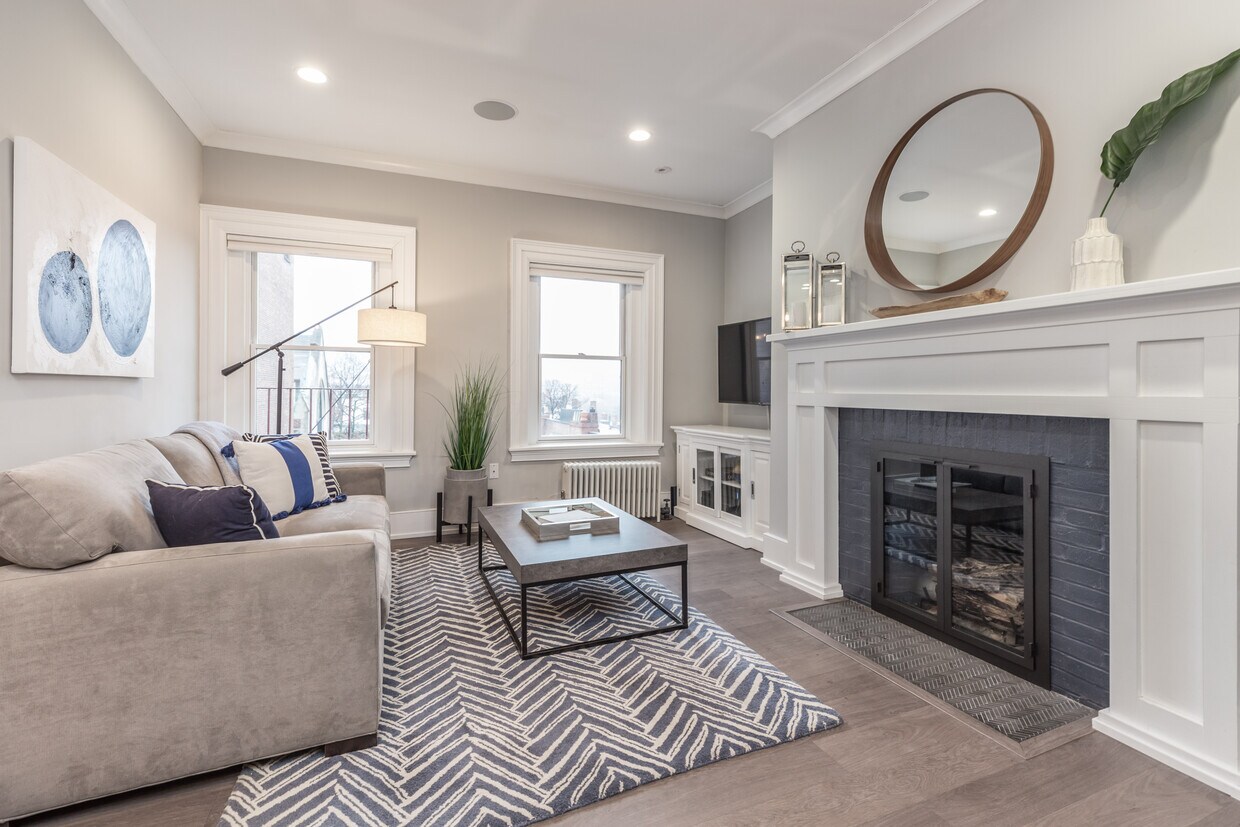 Living Room - 74 Mount Vernon St