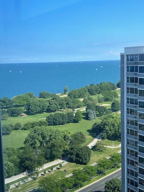 Foto del edificio - 4250 N Marine Dr