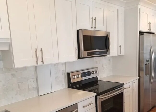 Building Photo - 5701 N Sheridan Rd