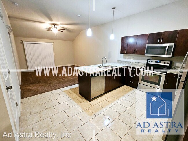 Building Photo - 3 br, 2 bath House - 9324 N Robinhood Ave