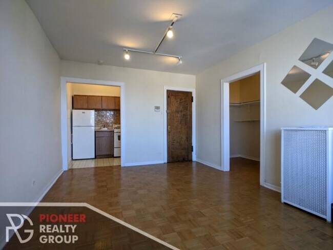 Building Photo - 0 bedroom in CHICAGO IL 60657