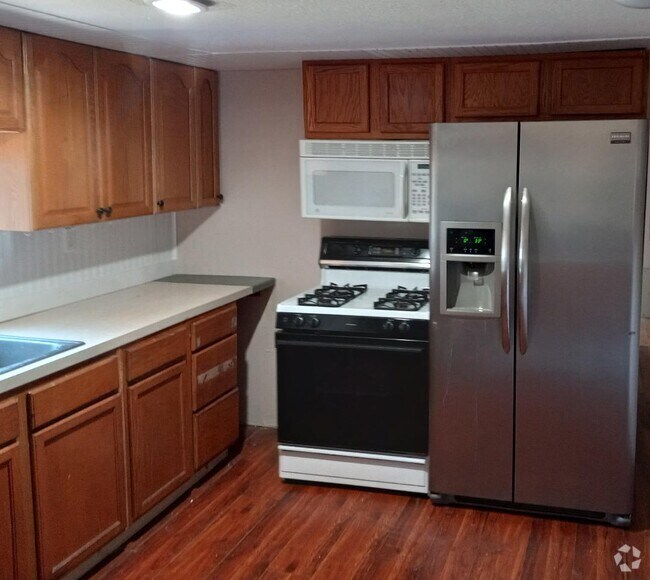 Club Chalet Pet Friendly Apartments for Rent Saint Petersburg, FL 2 Rentals