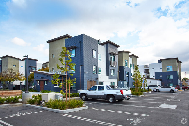 Building Photo - Camino & Vista Del Mar