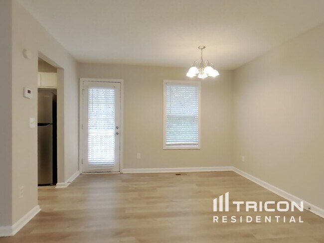 Foto del edificio - 372 River Trace Dr