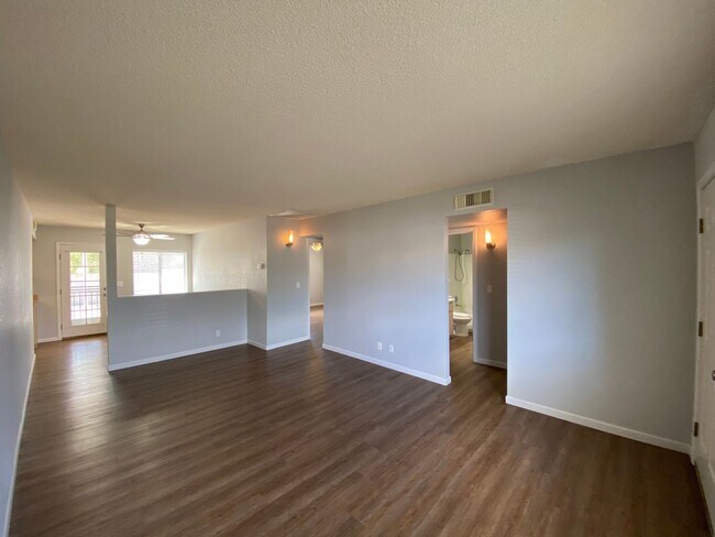 Foto del edificio - 2 Bedroom 2 Bathroom Town Home