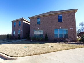 Building Photo - 1055 Runningvine Ln